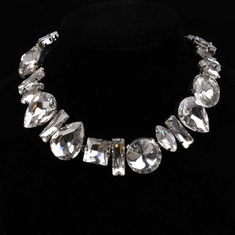 BRAND NEW* Women Dainty Chunky Short Rhinestones